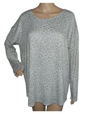 Flirtitude Active Top Womens Large back v-neck Gray Leopard animal print sweater